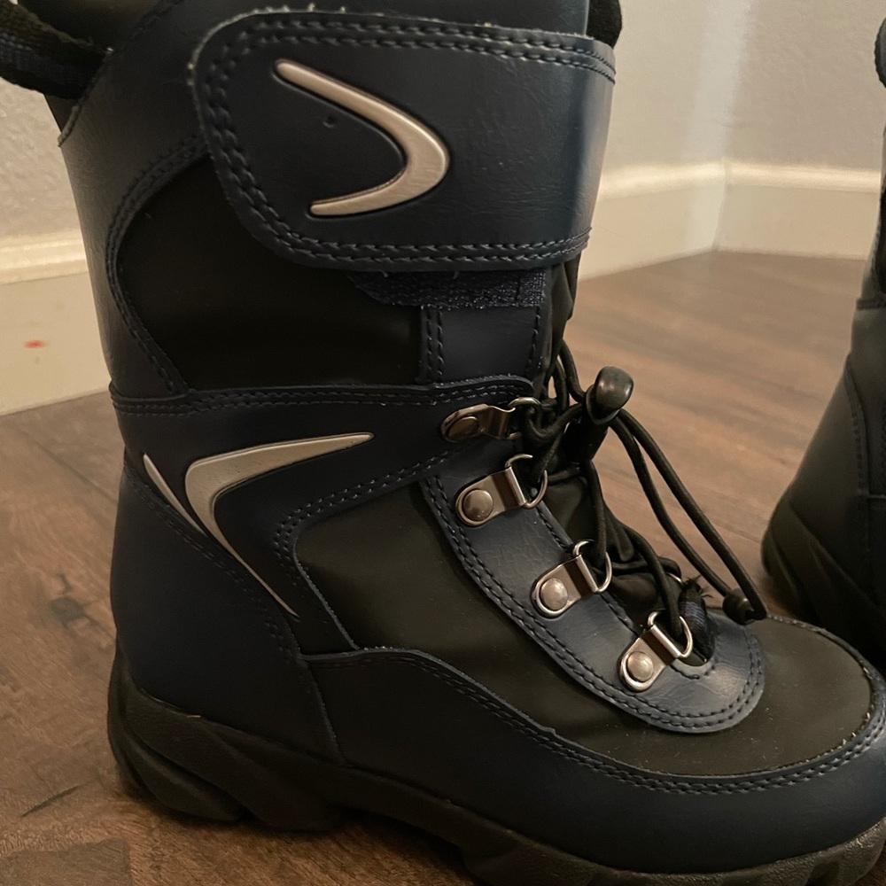 Snow boot for boys size 13